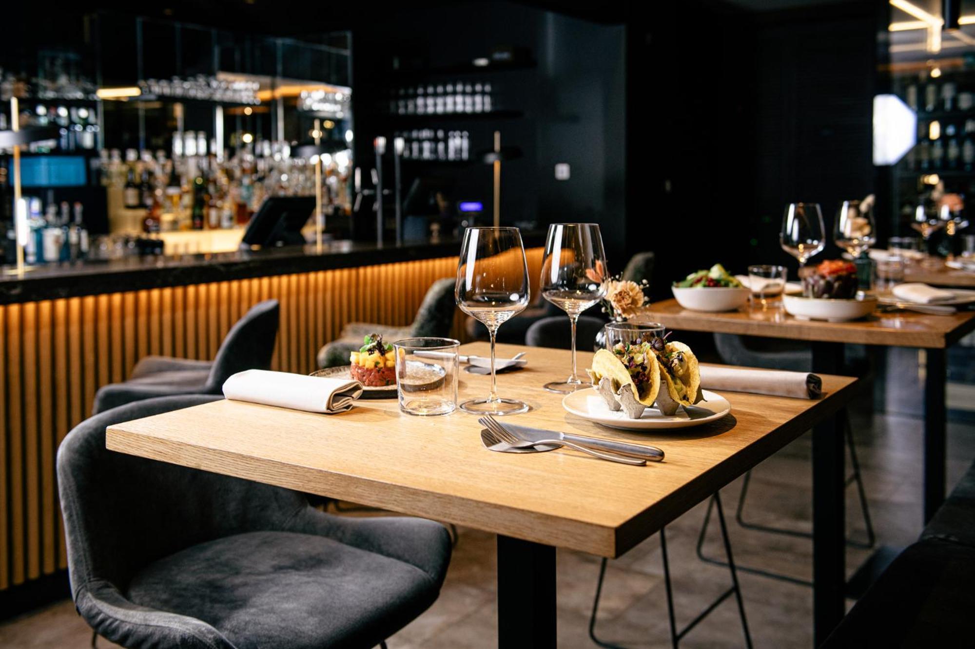 Hotel Post Alpine Cityflair Брунико Екстериор снимка