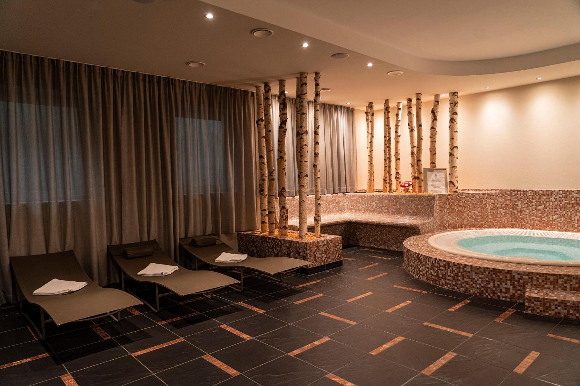 Hotel Post Alpine Cityflair Брунико Екстериор снимка